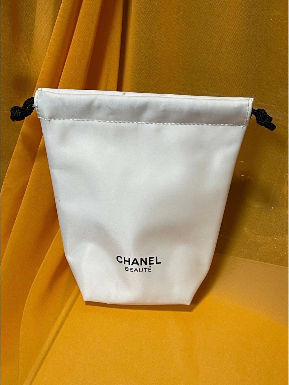 Chanel Beauté White Drawstring Cosmetic Pouch